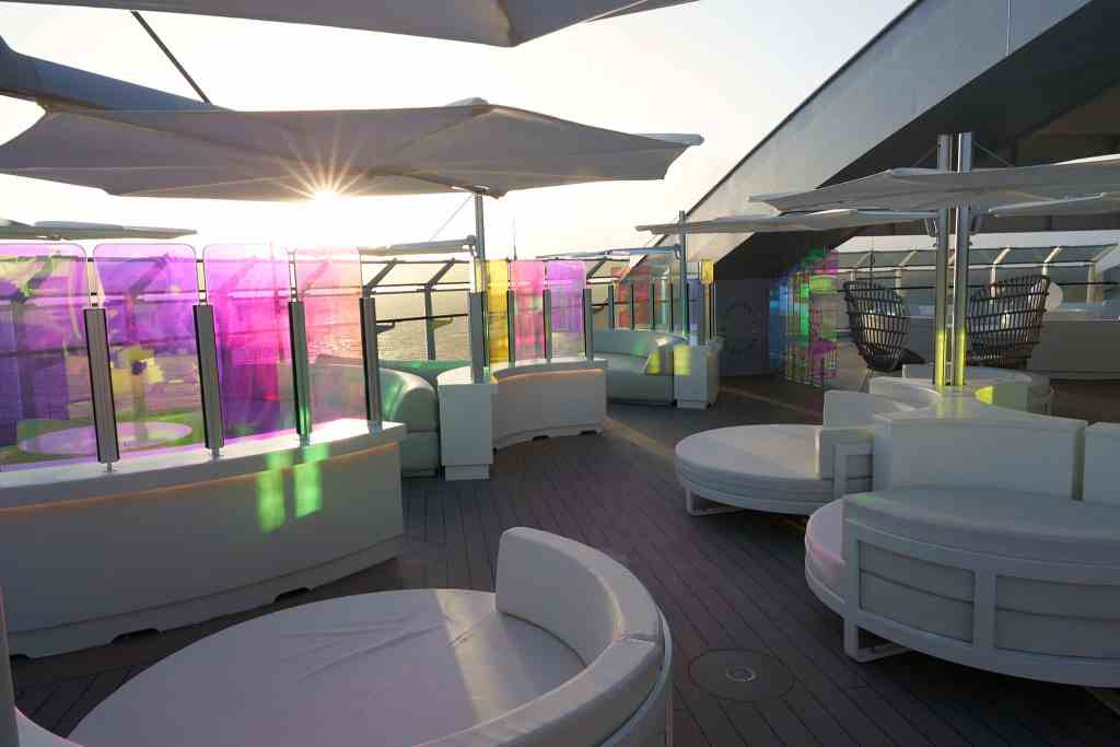 Daybeds galore on Richards Rooftop